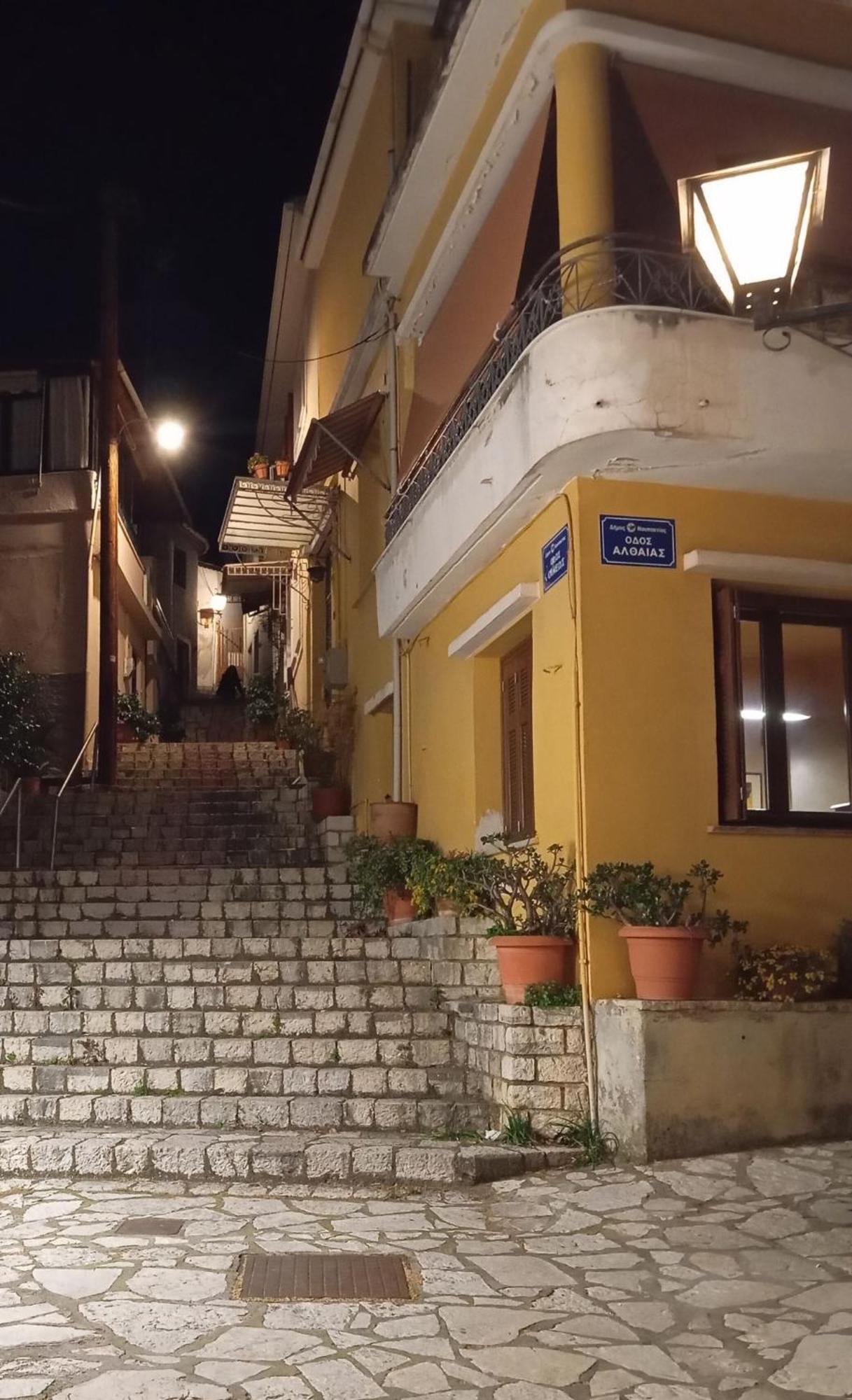 Nafpaktos Old Town Apartment Bagian luar foto