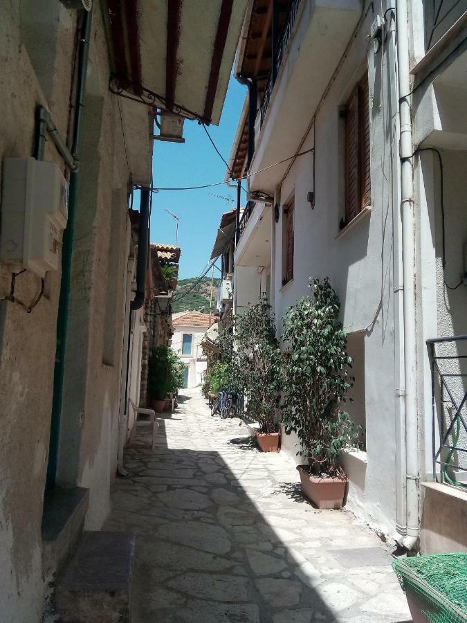 Nafpaktos Old Town Apartment Bagian luar foto