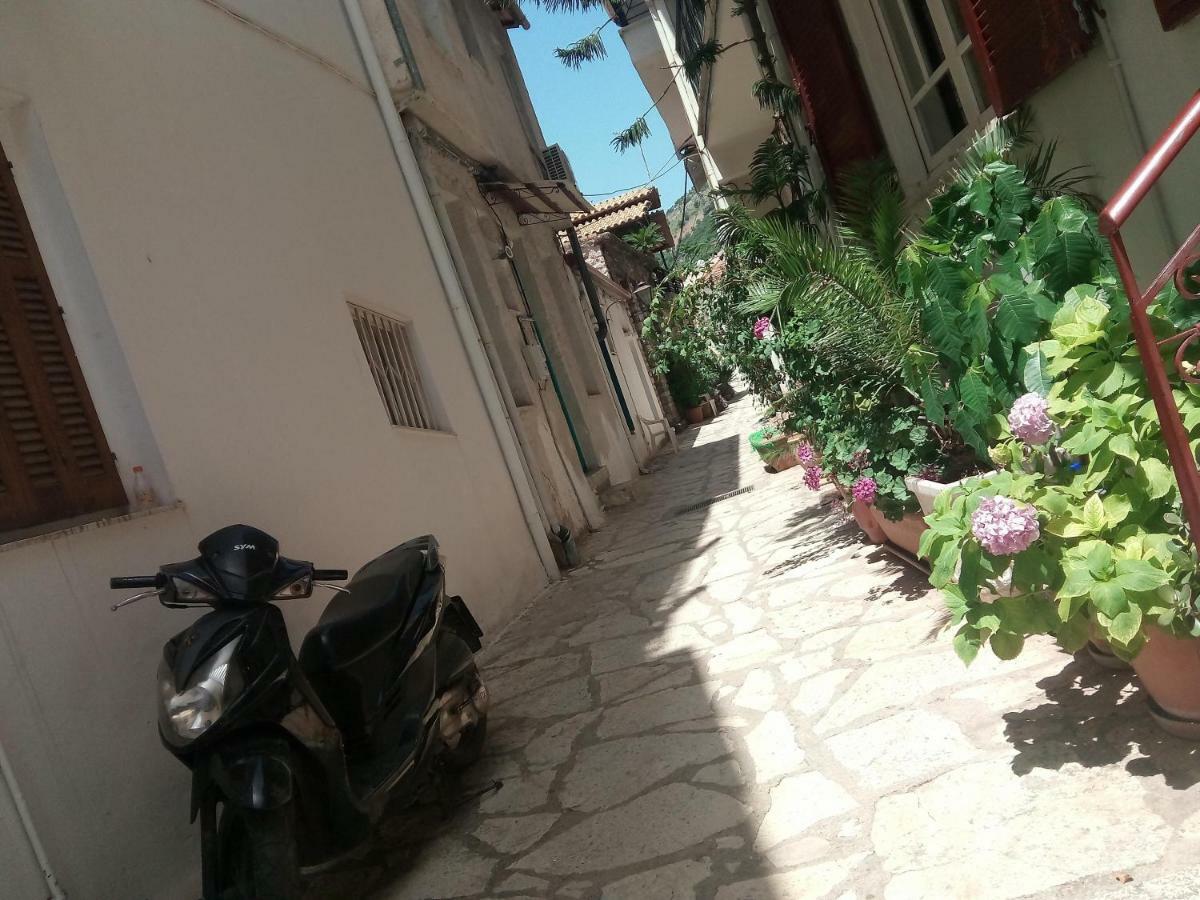 Nafpaktos Old Town Apartment Bagian luar foto